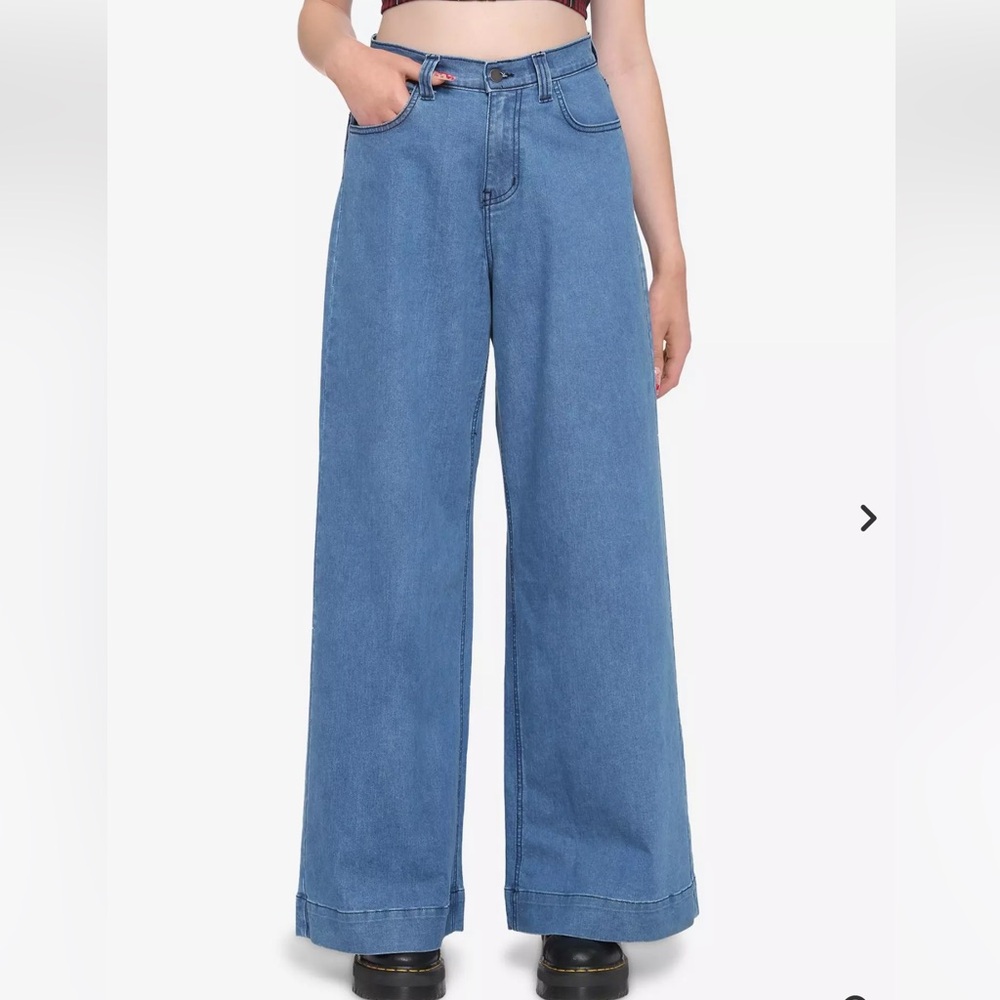 Hot Topic Aphrodite Wide-Leg High-Rise Jeans in Medium Blue